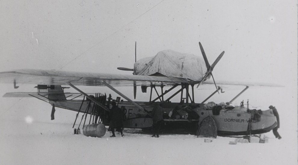 Flybåten N25 på isen. Foto. Anders Beer Wilse. NPI Flybaten N25 pa isen. Foto. Anders Beer Wilse. NPI e1747644765479